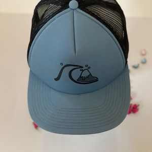 Quicksilver ocean to mountain mesh trucker cap.